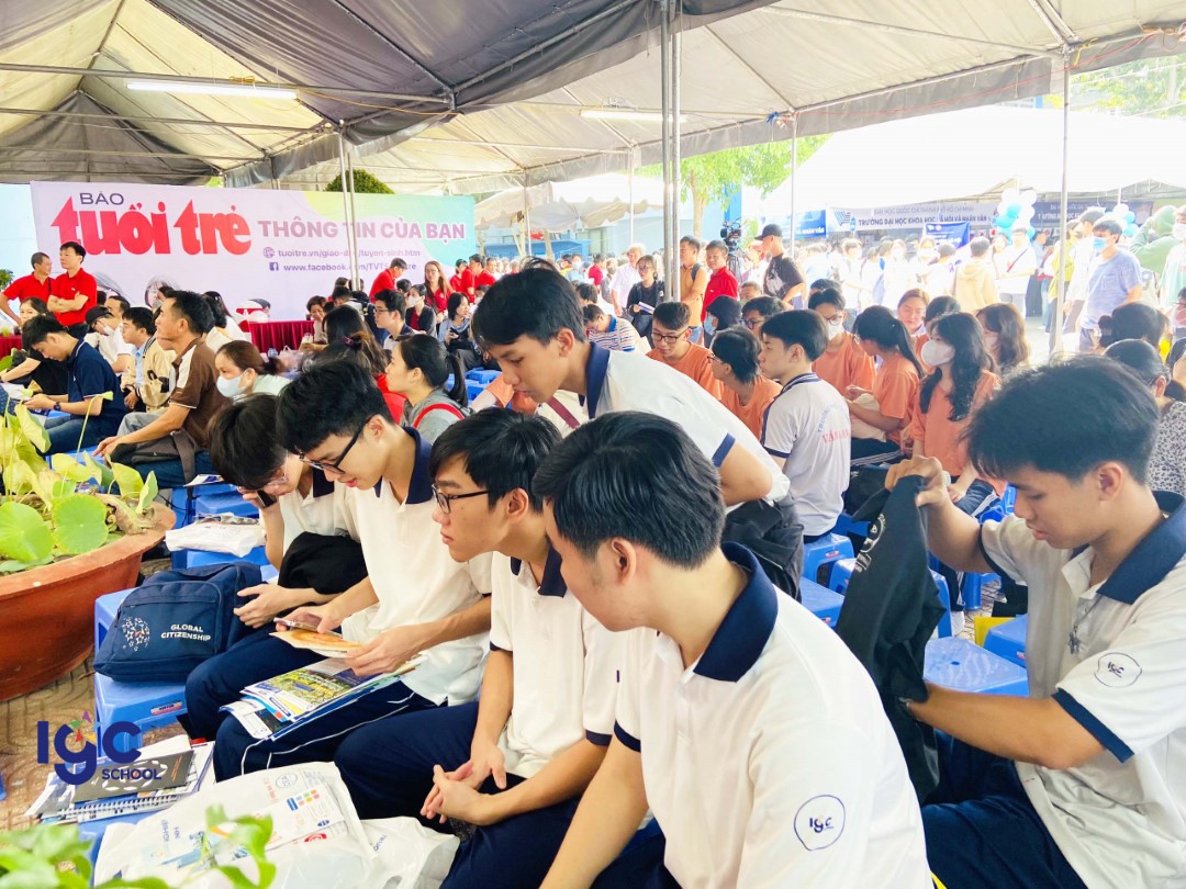 Học sinh khối 12 trường TH, THCS và THPT Tân Phú tham gia hướng nghiệp tại trường ĐH Bách Khoa, TP. Hồ Chí Minh