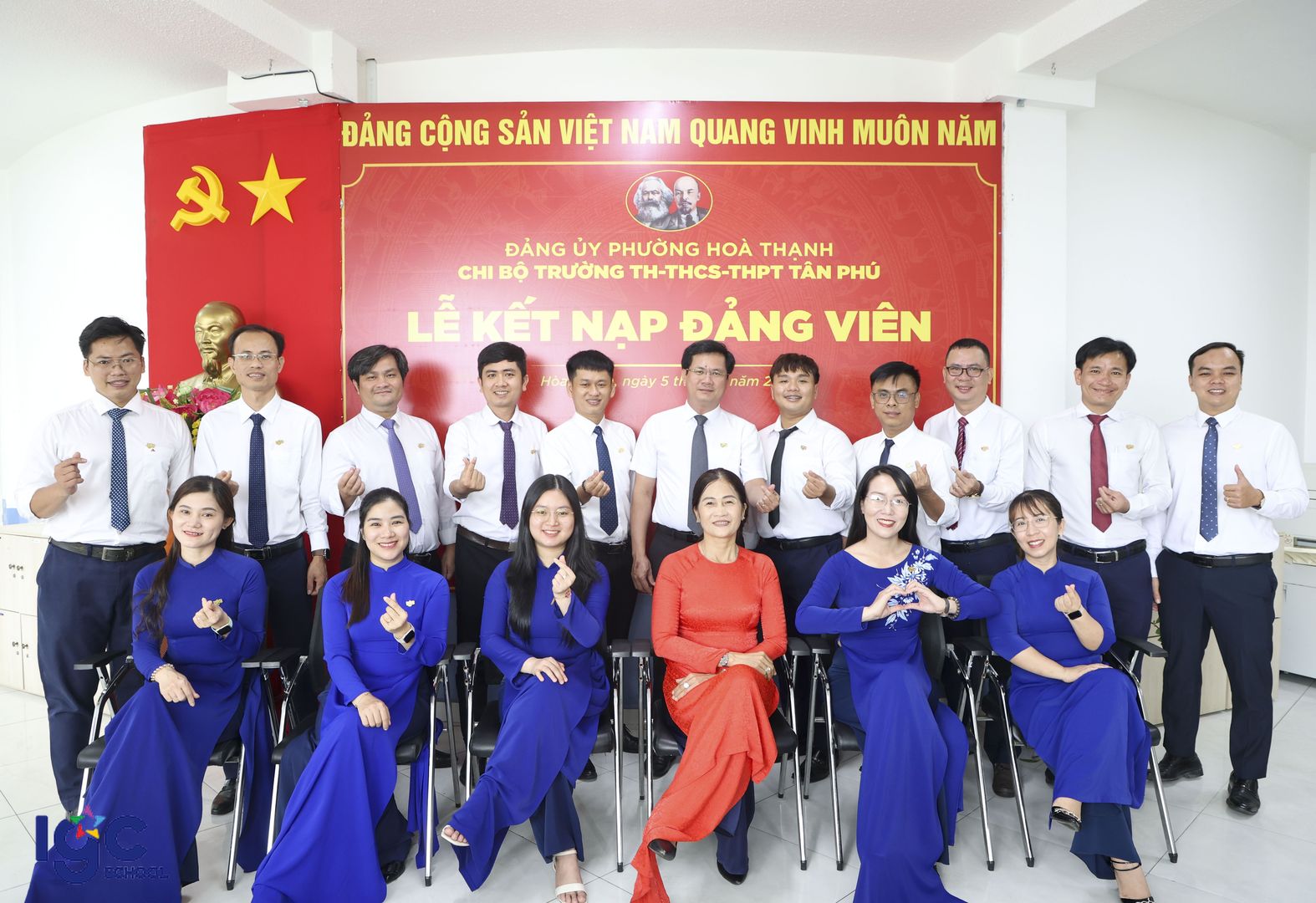 Lễ kết nạp đảng viên mới, đồng chí Nguyễn Xuân Phong