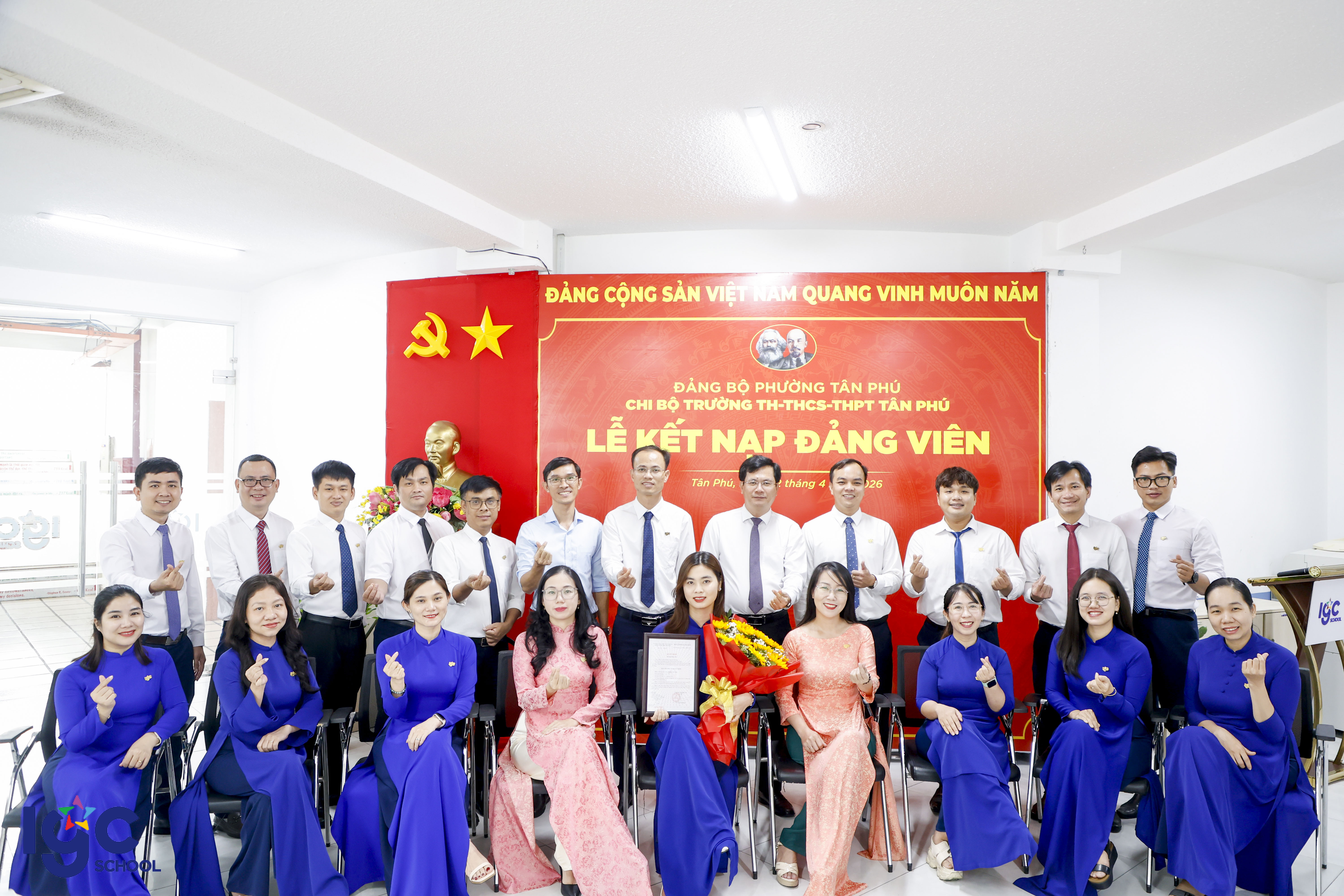 LỄ KẾT NẠP ĐẢNG VIÊN