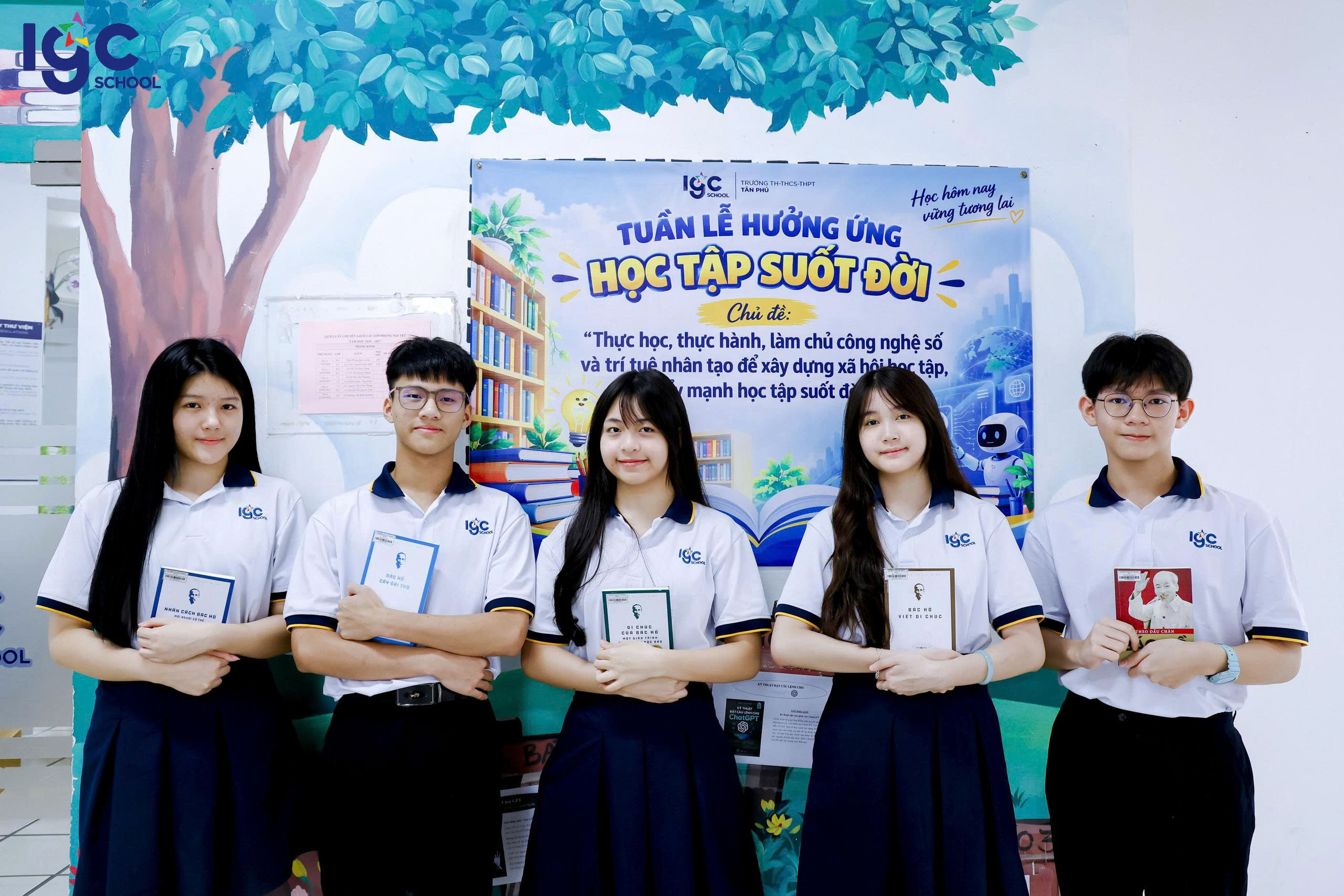 Học sinh Tân Phú theo dấu chân Bác qua từng trang sách