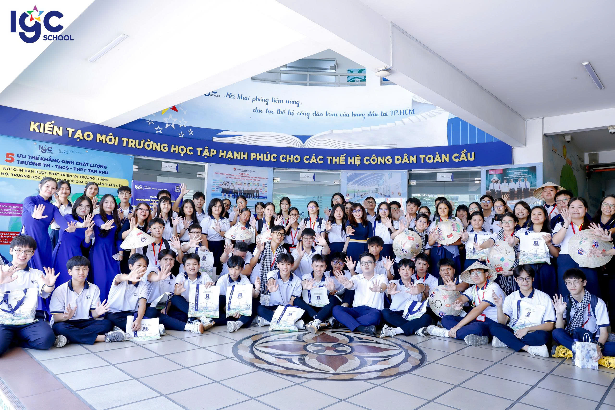 Học sinh Tân Phú kết nối văn hóa, giao lưu, học tập cùng học sinh Trường Hougang (Singapore)