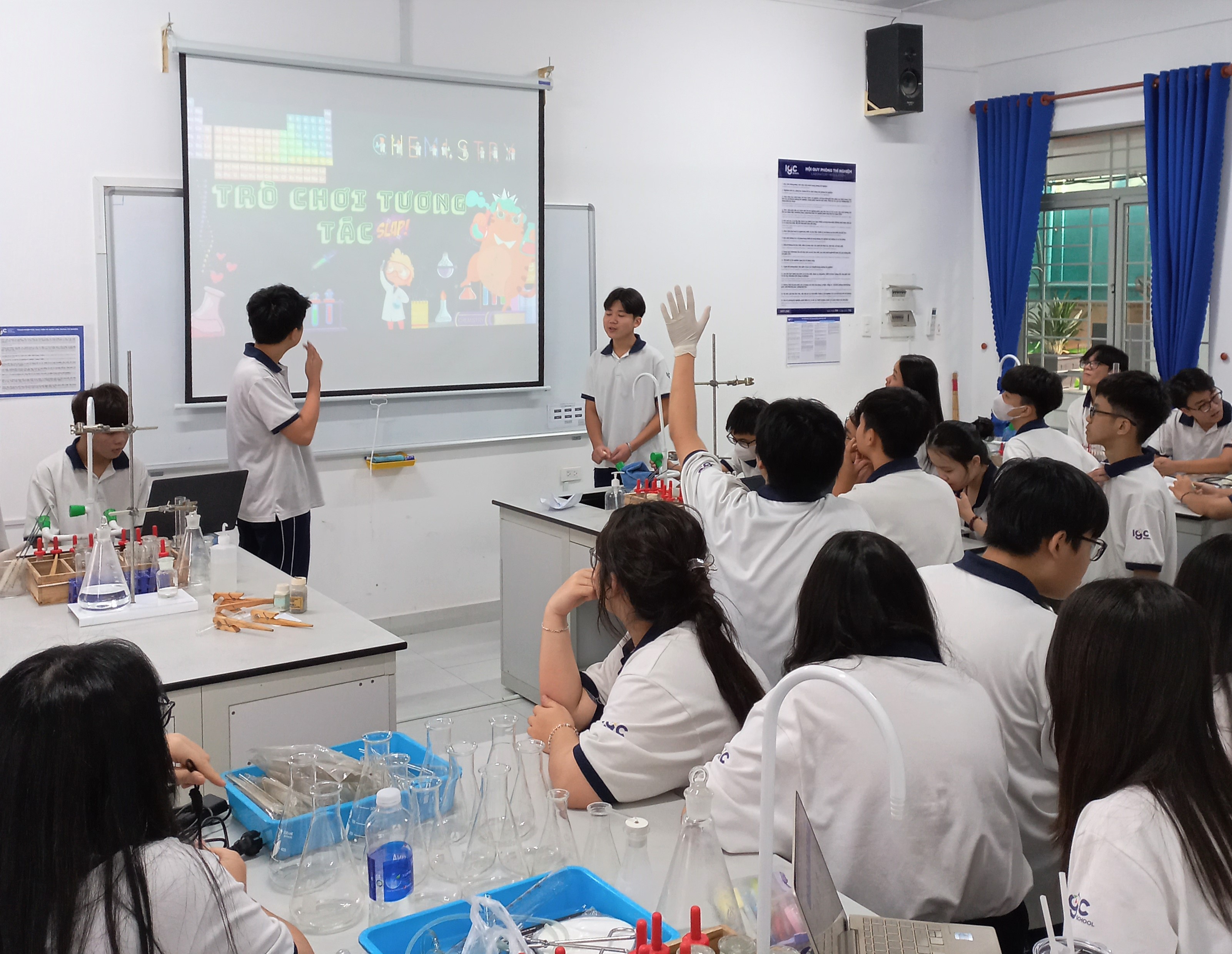 ỨNG DỤNG MÔ HÌNH LỚP HỌC ĐẢO NGƯỢC TRONG DẠY HỌC CHỦ ĐỀ TỐC ĐỘ PHẢN ỨNG HOÁ HỌC